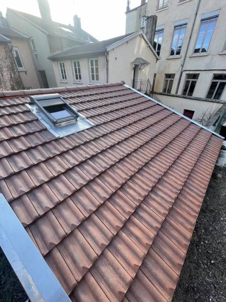 Réfection totale de toiture dans les pentes de la Croix-Rousse vers la place des Terreaux à Lyon