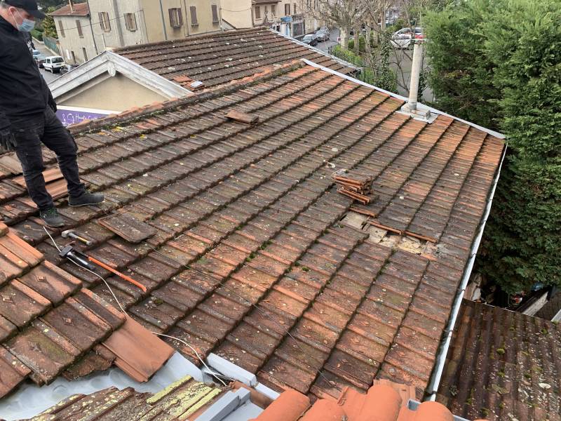 Couvreur Bolley Toiture à Lyon 69 : votre solution d'urgence pour les fuites de toiture