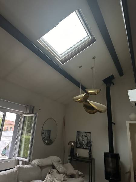 Installation d'un Velux dans une maison de village à Vourles 69390