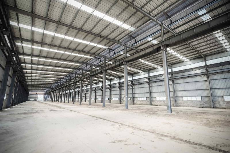 Contacter un couvreur pour un diagnostic de toiture de hangar ou bâtiment professionnel en région Rhône-Alpes 69