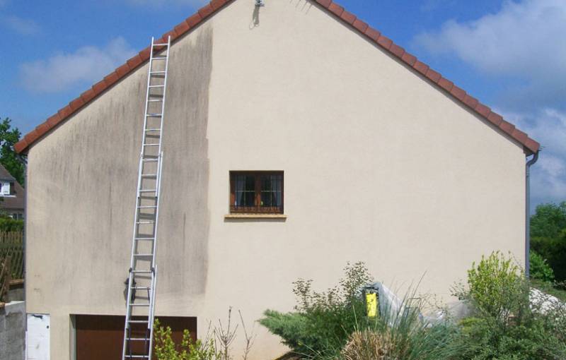 Nettoyage de façades de maisons dans les Monts d'Or